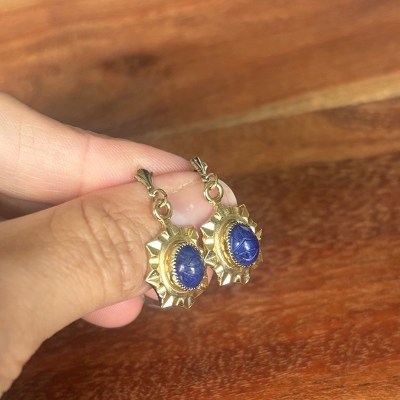 Vintage 18k GE Faux Blue Lapis Lazuli Dangle Earrings – Egyptian Revival Style - Picture 3 of 10